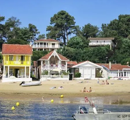 Bed & Breakfast Logement Independant Sur Jardin, Hopital Pellegrin *