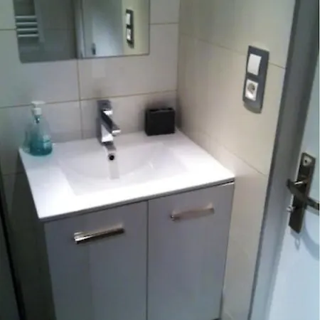 Logement Independant Sur Jardin, Hopital Pellegrin